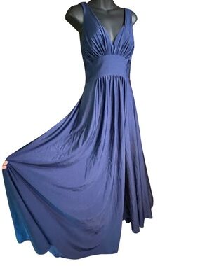 Allure sleeveless V-neck maxi gown with an empire blue size 12